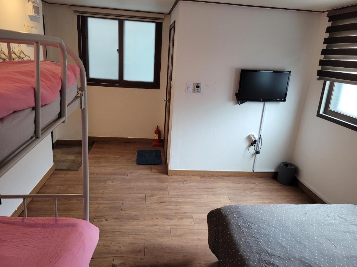 Olive Hostel Myeongdong Seoul Exteriör bild