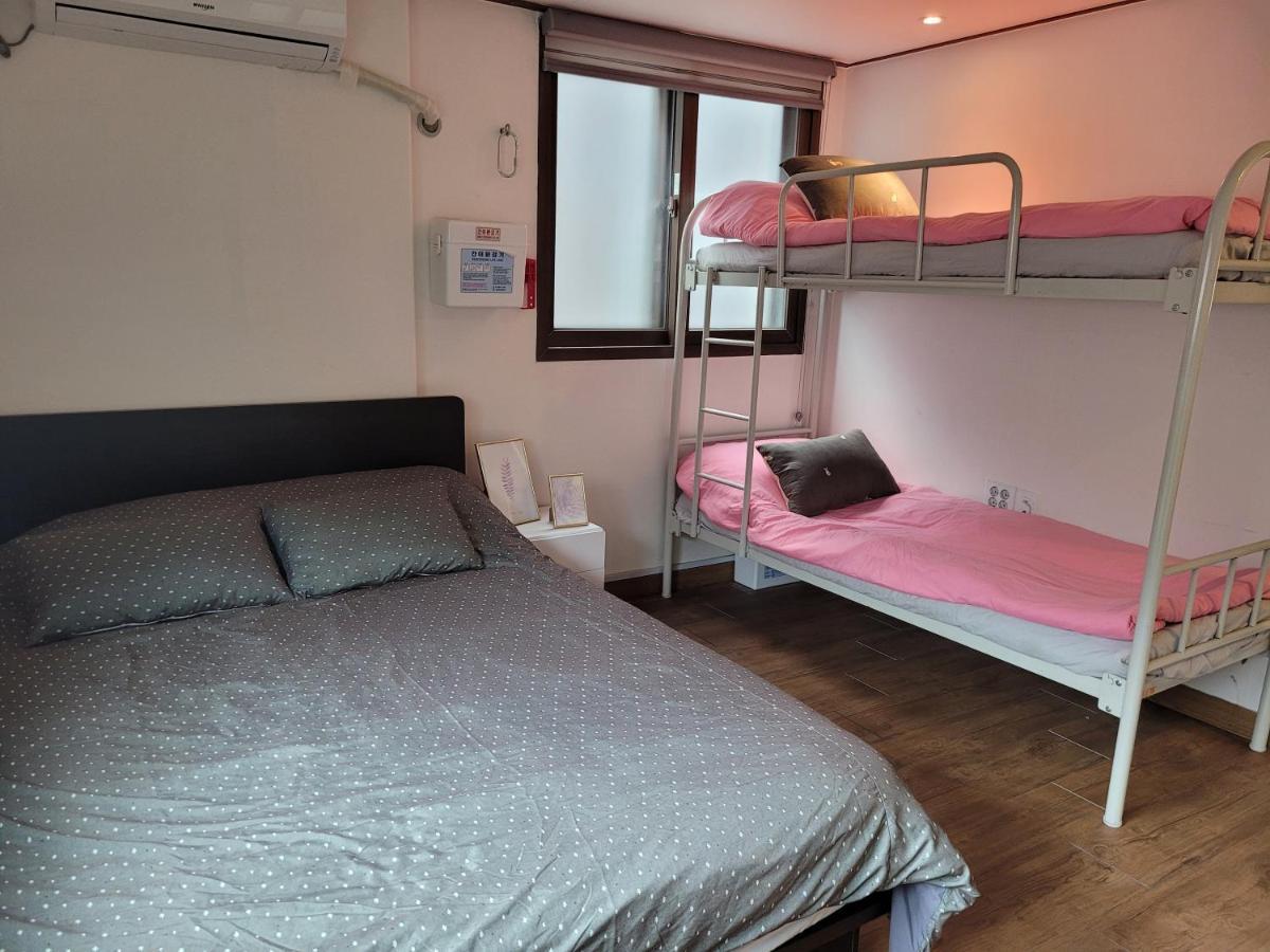 Olive Hostel Myeongdong Seoul Exteriör bild